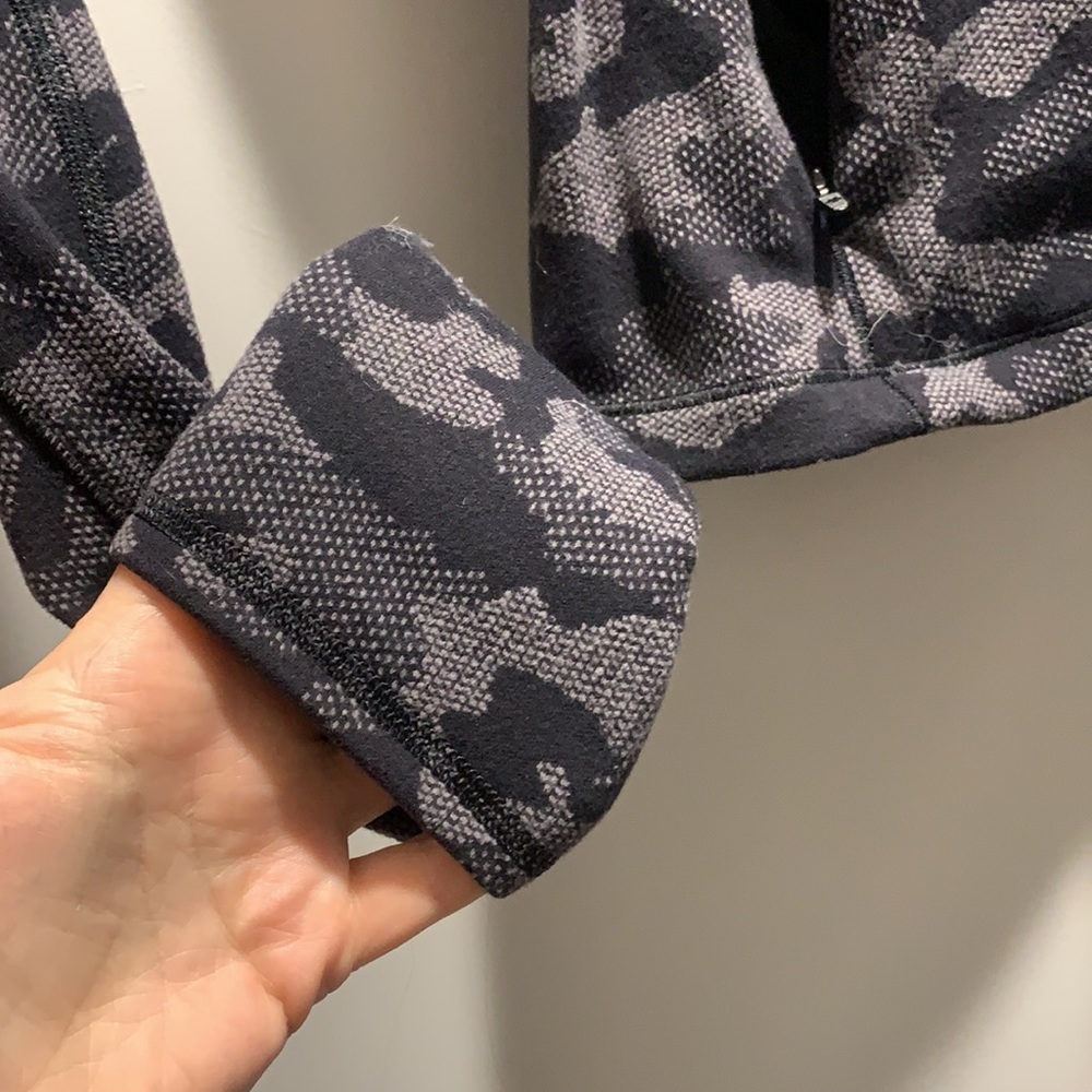 Lululemon Run Briskly 1/2 Zip - Size 6 - Picture 5 of 5